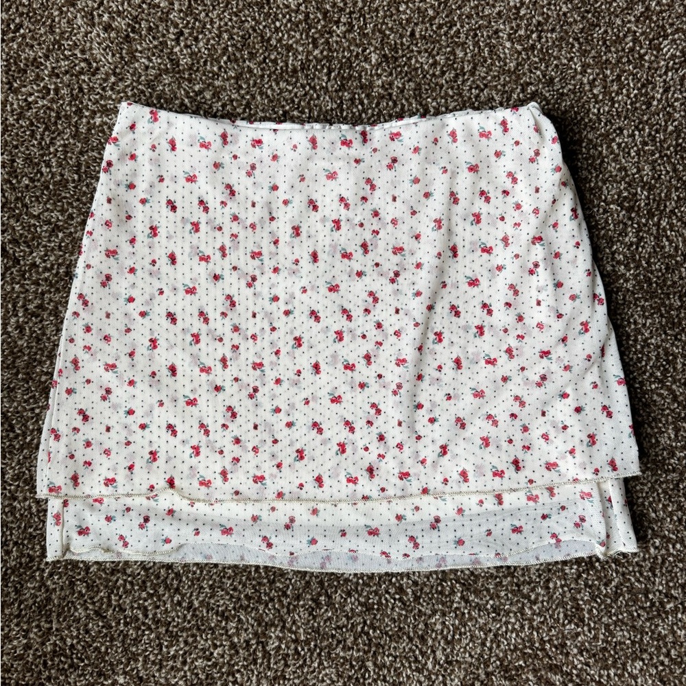 FULL TILT White Tiered Mini Skirt with Red Floral Print XS